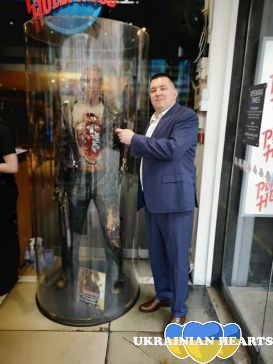 Poszukuje mojej drugiej poł&oacute;wki.
I\'m looking for my other half.